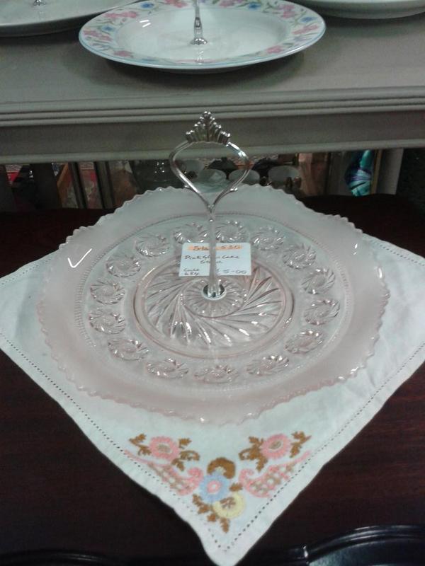 AnneFoster58's tweet image. For sale on the stall at Bygone Times on Bygone 3 this #prettyglass #vintage cake stand in pink £5