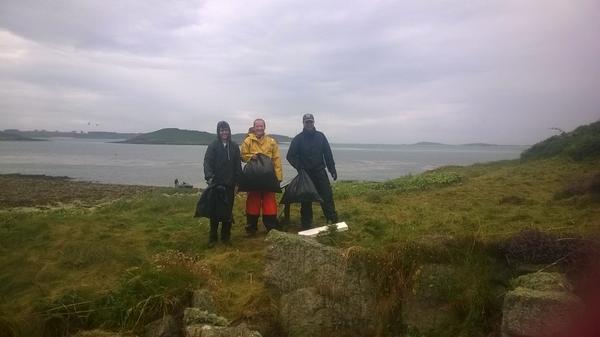 ScillyWildlife's tweet image. Great day on Nornour, although a bit soggy. Cut around the #archaeology and collected 5 bin bags of rubbish.#Scilly
