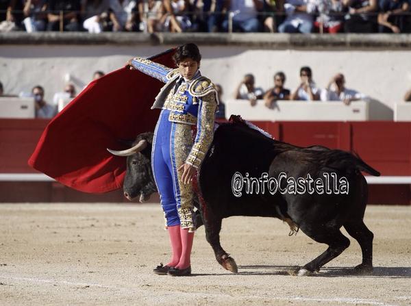 markos96ramos's tweet photo. "@infoCastella: Inicio de faena con pases cambiados por la espalda. http://t.co/Qcm09sd2Eo"