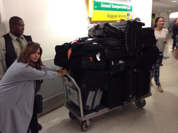 Jenna_Coleman_'s tweet photo. Travelling lighht, travelling liiiggghhht http://t.co/nVPbg56vw2