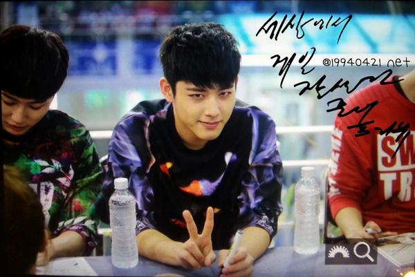19940421net's tweet photo. 140814 광주 팬싸인회
(씨클라운 강준 @REALKANGJUN )
#cclown #kangjun #cckangjun
잔망잔망 http://t.co/N10HI96tze