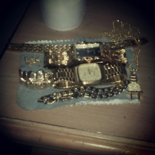 704IPearlBlunts's tweet photo. Trynna get my bands up like @__JayDinero http://t.co/npECtciVR2