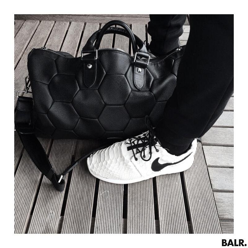 BALR. on X Make a weekend escape with the luxurious BALR. Weekender Bag travel bag http t WoTEsF102d http t wBFsKGpH1T X