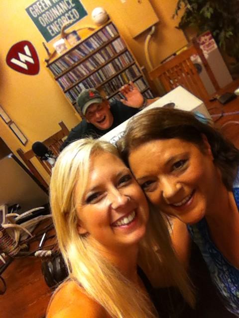 HeRo_Band's tweet photo. @KWBY_Radio @jodyleemusic @SonyaKWBY in studio in Stephenville!!! http://t.co/JL5VoNQfrX