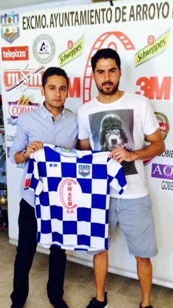 luisdelacarla's tweet photo. Presentación oficial de @Nandogonzalez16 como nuevo jugador  @arroyo_cp .
Felicidades y gracias por la confianza http://t.co/VkTWjFZmLP