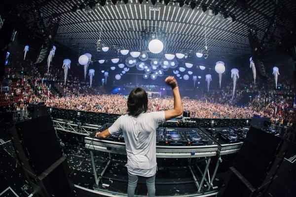 Alesso's tweet photo. The photos from @IODfestival are now online. View them all at http://t.co/pRCk0s6WX9 http://t.co/OCxFICbjUp