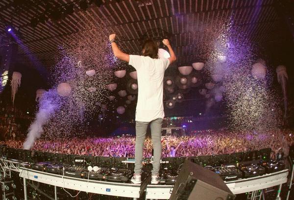 Alesso's tweet photo. The photos from @IODfestival are now online. View them all at http://t.co/pRCk0s6WX9 http://t.co/OCxFICbjUp