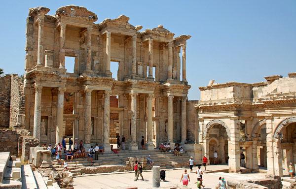 yourturkey's tweet photo. Izmir #Ephesus #Turkey #yourturkey http://t.co/hoUI80xSR0