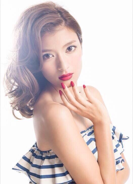 Twitter 上的 ローラ好き集まれ 赤リップも似合うし オレンジリップも似合う ピンクも似合う Http T Co C0hb1bouqt Twitter