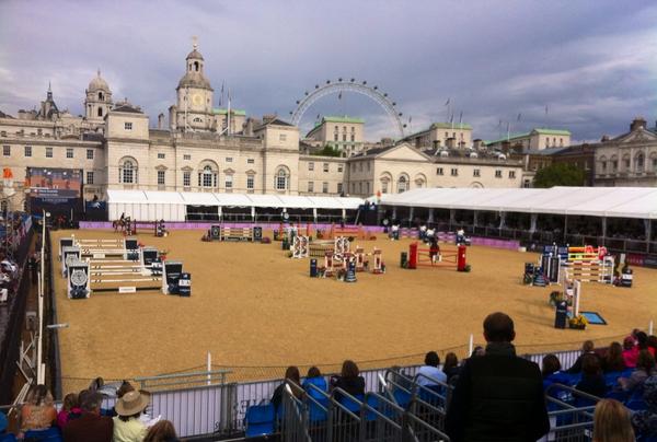 Show Jumping comes to central London. Well done @GCT_events  
#HorseGuardsParade #londoneye