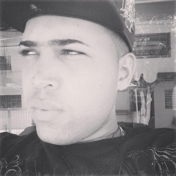 MateoP94's tweet photo. Normal, my baby y yo http://t.co/BLmMaKXlIU