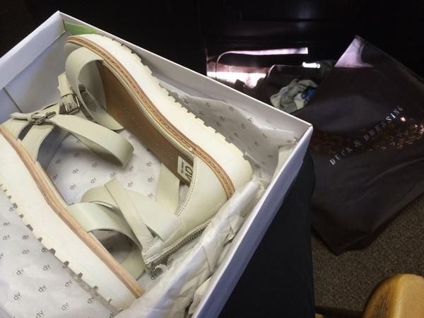 cricketbruhh_'s tweet photo. it finally happened #flatforms #bringing90sback 😂😁 http://t.co/viKCznlwuv