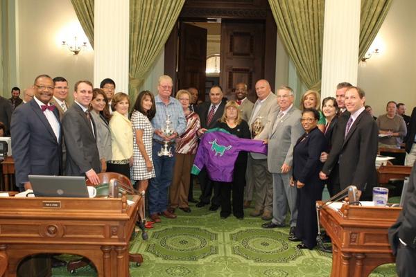 danlogue4cd3's tweet photo. I had the privilege of honoring CA Chrome on the floor today, joined by his proud owners the Martins from Yuba City. http://t.co/dqvu9idpzN