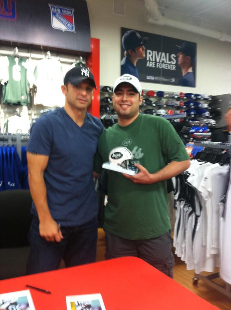  When I met Wayne Chrebet last year.  His birthday is today.  Happy Birthday, Wayne!    