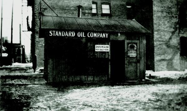 bp_America's tweet photo. BP heritage company Standard Oil of Indiana opened its 1st service station in Minneapolis. Can you guess the yr? #TBT http://t.co/2viEmLEyJC