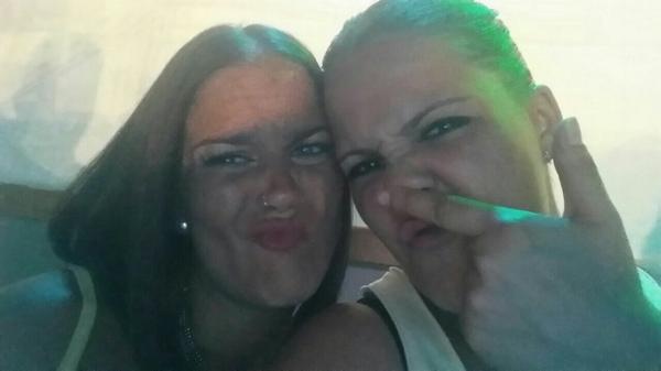 _pilarconde's tweet photo. Primer diita de feria jajajaja @BeaRueja http://t.co/UR6nzSDj1N