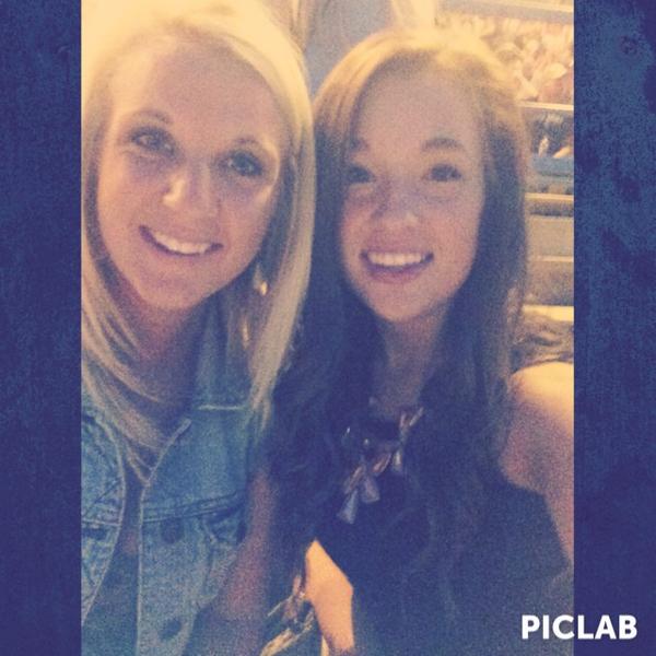 beccahenley_'s tweet image. I don't think I would have had as much fun with anyone else. Love my best friend 💕 #dancingfools @jadathacker16