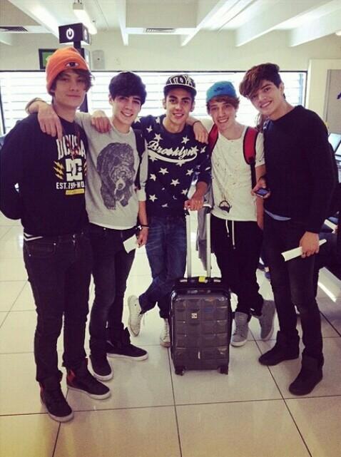 Coders_Forever1's tweet image. Nuestros Esposos!!! @somosCD9 #CodersForever