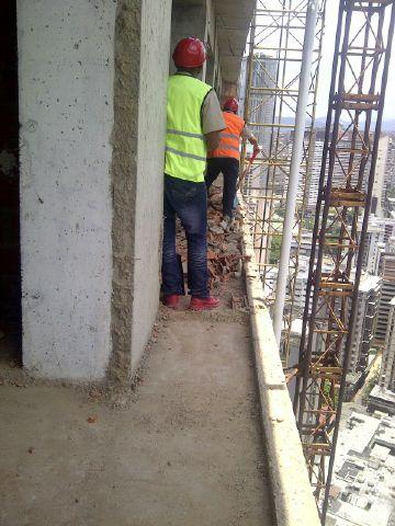 YVKE_Mundial's tweet photo. RT @VillegasPoljakE #OperacionZamora demuele viviendas precarias en pisos desocupados de #TorreConfinanzas http://t.co/cncYh31ZCM