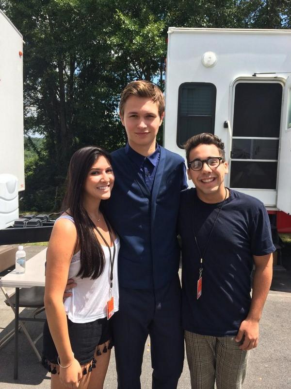 avadakedagron's tweet photo. ANSEL ELGORT ON THE INSURGENT SET OMFG #INSURGET http://t.co/h3OzEhNkcT