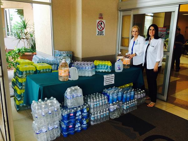 DrArellanoBorja's tweet photo. Centro de Acopio en Hospital Cima, agua embotellada para personas que viven en el Río Sonora. @VictorMendozaL RT http://t.co/sqSiCvniGj