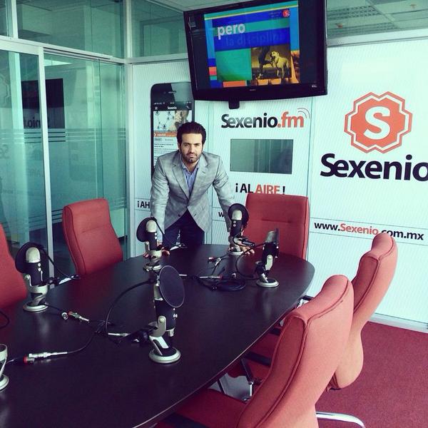 Facegov_'s tweet photo. @JorgeCosqa en instalaciones de @SexenioMX para realizar alianza y traer a #AgsMx la transmisión de @SexenioTV http://t.co/CQEEJZe4wr