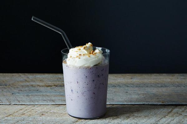 foodiefoochie's tweet photo. WOW...yummy! RT @thekitchn Mmmmm milkshake, please: http://t.co/PPIa7ei05K  (via @Food52) http://t.co/2phBCtnI6n #food #foodie #eaticecream
