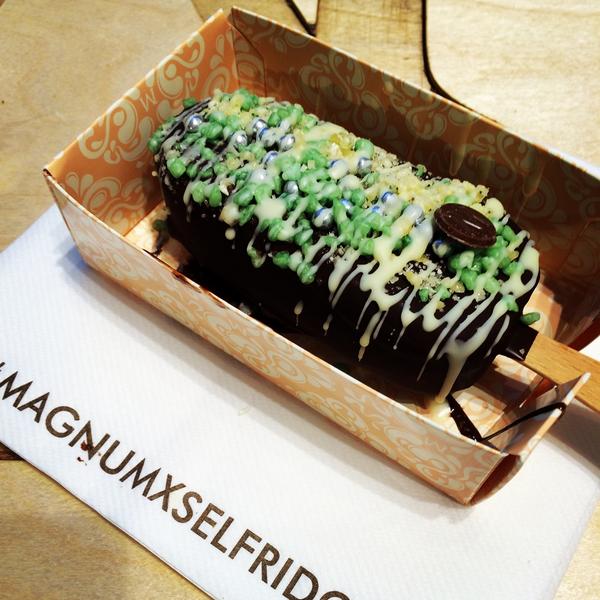 charlie_delta_j's tweet photo. Make your own @MagnumUK soooooo yummy! #magnumxselfridges #mintcrunch #poppingcandy #silverpearls #icecream http://t.co/9YwxXXyTeP