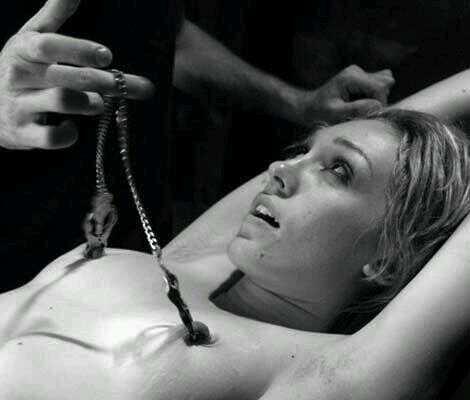 Kinky_Kandi1's tweet photo. Taut Tension !....http://t.co/91QSjcm3F5 #kinkykandi #sextoys #nippleclamps #labiaclamps #bdsm #kink http://t.co/rqV1OPHpDw