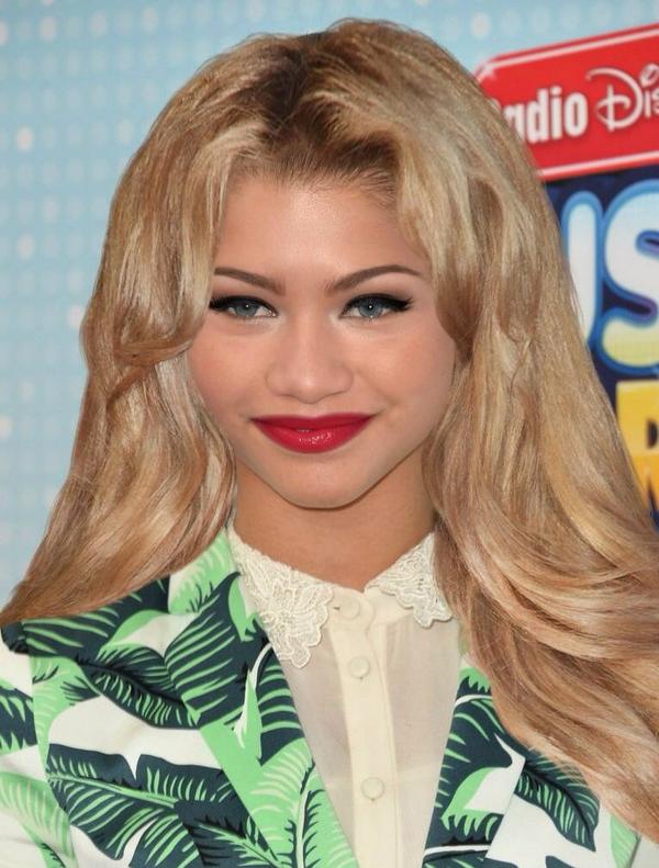 Her On Twitter Zendaya You Look Very Cute Blonde With Blue Eyes