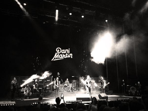 StarliteFest's tweet photo. Una foto en blanco y negro... @_danielmartin_ un concierto mágico en #Starlite2014 http://t.co/XlSLIjZIvB