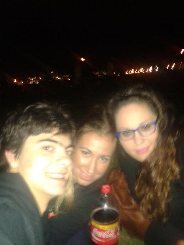 MugarikGabe23's tweet photo. Representando a mugarik gabe en portu zaharreko jaias @mikelmugi/@jennycampo2 /@JessicaReigadas . http://t.co/qQjBufyYmr