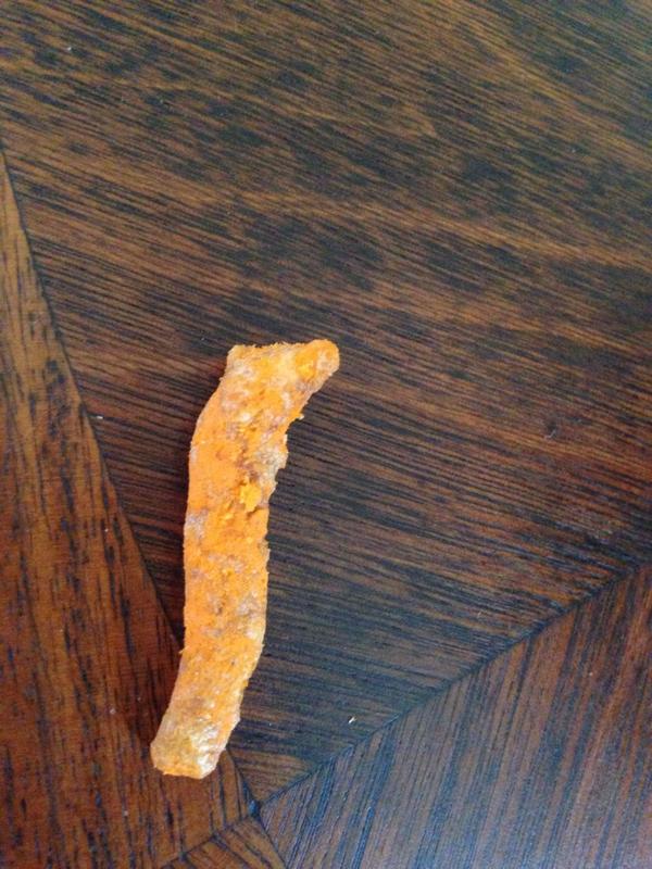 Altase_'s tweet image. 100 RTs and I'll eat this nasty ass Cheeto