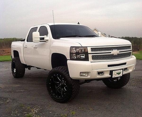 _LiftedTrucks_'s tweet photo. #Chevy http://t.co/mzfteiuR0i
