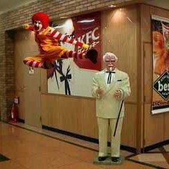 ネットでヒルズ 面白画像 ケンタッキーおじさん危ない ドナルド悪い奴やなー W Http T Co Noessykia4