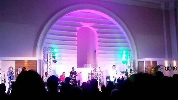 annefeldmann_2's tweet photo. Bênção pura! #adore2014 http://t.co/WfvKb2ib0A