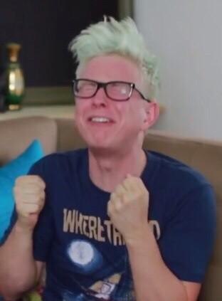 troyesivan's tweet photo. Me bc it's finally august 15 http://t.co/7KxnFDybJI