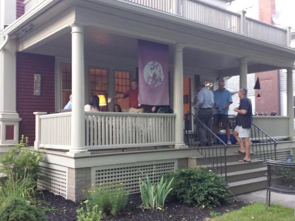 timallen2014's tweet image. Cozy Corner coffee hour spilling out onto the porch! #1sthampsen #spfldma