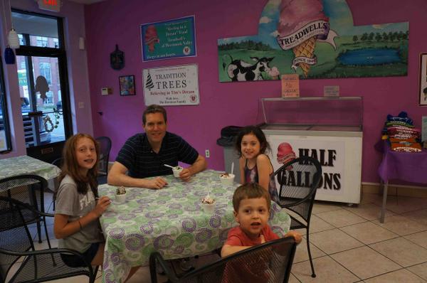 Barry_Finegold's tweet photo. @MASSTreasury isn't the only ice cream fan! Taking the kids to @TreadwellsMA in #Lawrence after day on trail. #mapoli http://t.co/WVXSakDTcS