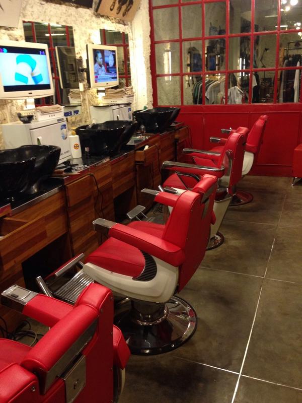 " Sit Back ... Relax ... And Enjoy " Jl.Cimanuk No.11 - Phone:0227279230-BB Pin:239A1DB0