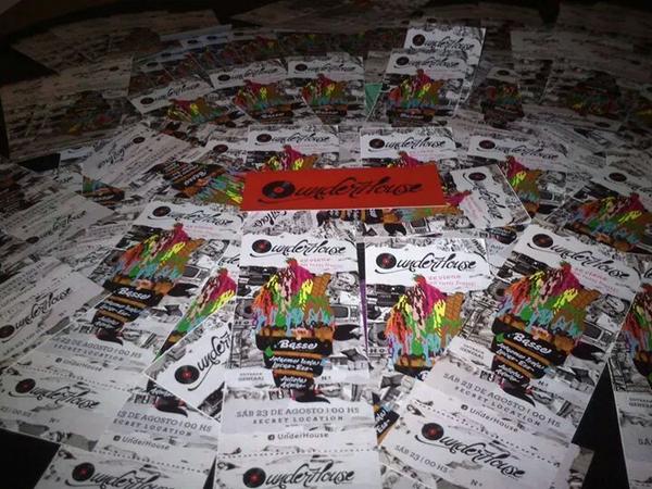LauraParedess's tweet photo. Pedí tu anticipada y buscamos en facebook @underhouse 

Se viene se viene !!! http://t.co/NSHEkvD4OM