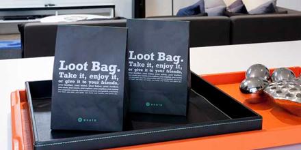 SwankyTraveler's tweet photo. No need to stuff your bag with mini shampoos or peanuts, @Ovolo_Oz hotel gives you a loot bag. http://t.co/Wy2d6VR2NC via @beautifulaccomm