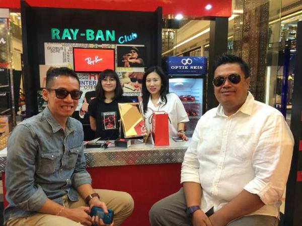 Ray Ban Club local celebrity in action <a href="/optikseis/">Optik Seis</a> @ibisbandung