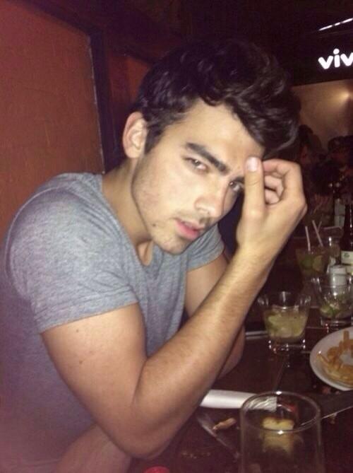 Happy 25th birthday, joe jonas my first bae 