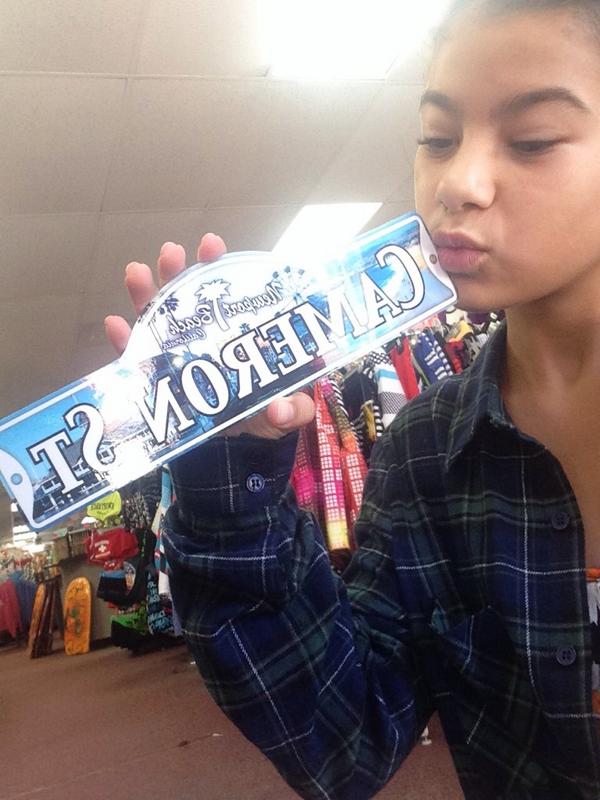 f4bmrsdallas's tweet photo. kisses for bae 💋 #cameronst @camerondallas http://t.co/uUTDYKPvlK