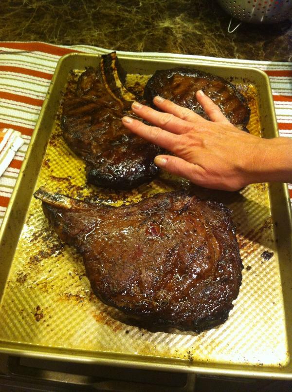 JustineFood's tweet photo. Big steaks here http://t.co/xvYTiaWmCO