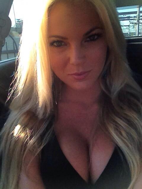 Boston traffic SUCKS BALLS!!! ? so I was bored and took this ? #carselfie = extreme boredom http://t