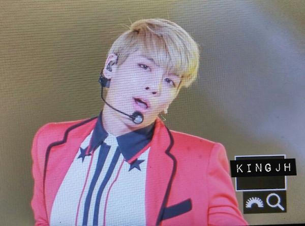 140815 Jonghyun @ SMTOWN IV Live World Tour in Seoul BvE5yOjCAAIYhFm