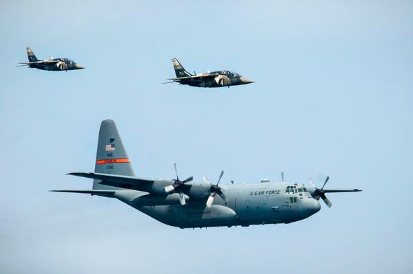 Us Mission To Nato Canadian Alpha Jets Escort A Us C 130 Hercules Aircraft During Operation Northern Strike Canadanato Usembassyottawa Http T Co Prphxf6x1j