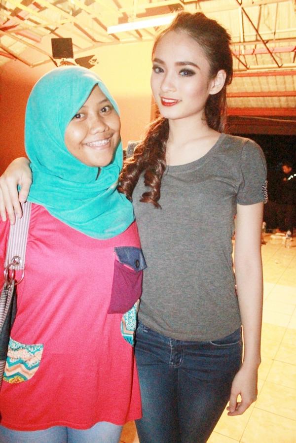 Ina_Idola's tweet photo. Helloo :) RT @NovitaErlina: Ka lirik sini dong matanya, hehe @BEXXA_I http://t.co/nSSHDpfdbZ